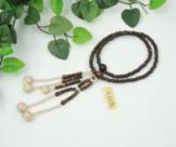 日蓮宗 本式数珠 本緑檀 (神の樹/聖なる樹)　8寸 (丸玉)　利休梵天房 (房色:ベージュ)京念珠